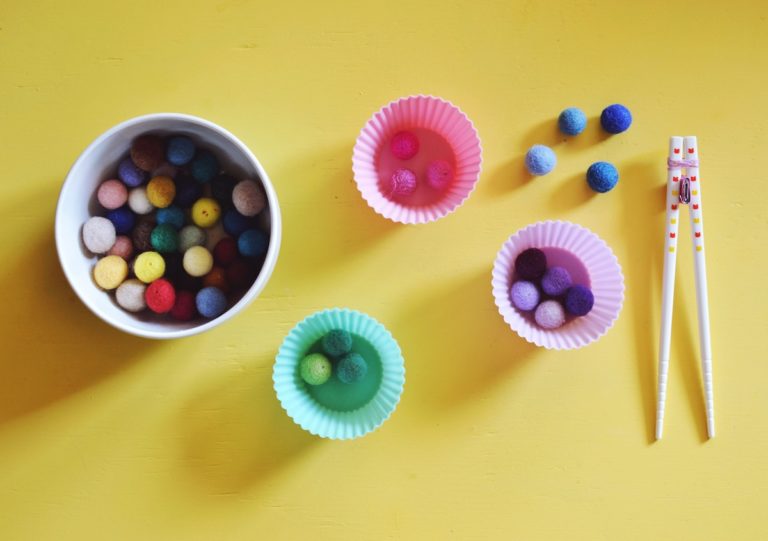 How to teach kids to use chopsticks - this hack is so easy to do