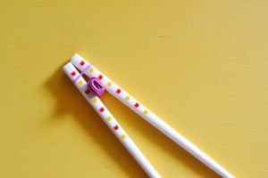 how to teach kids to use chopsticks