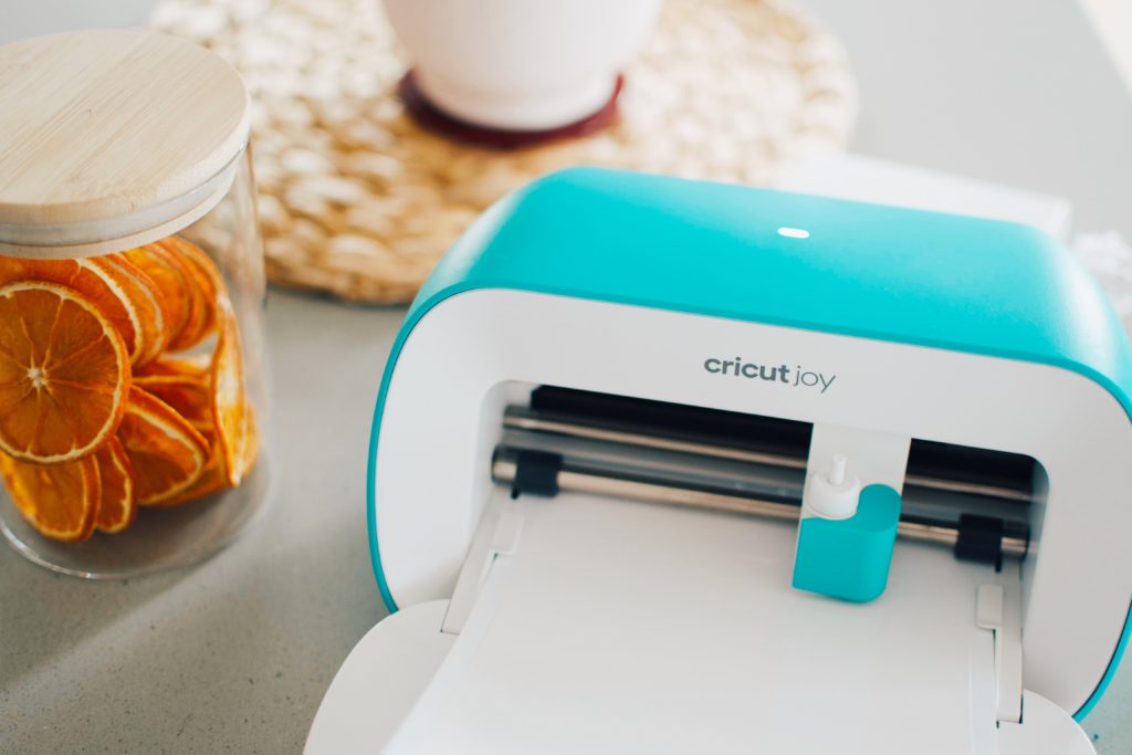 How to make labels with a cricut joy 